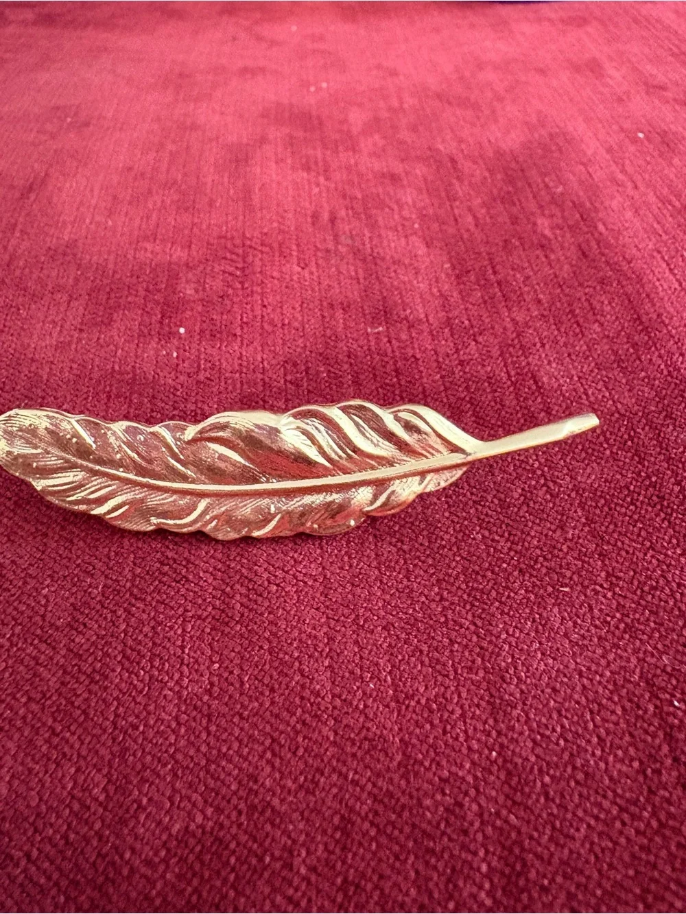 Never Used Elegant Gold Tone Feather Brooch Textured Leaf Pin Lapel Accessory